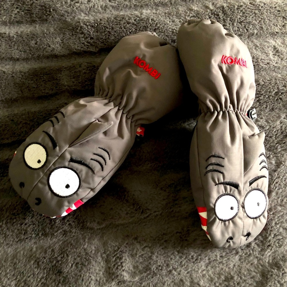 Baby Shark Winter Mitts!
